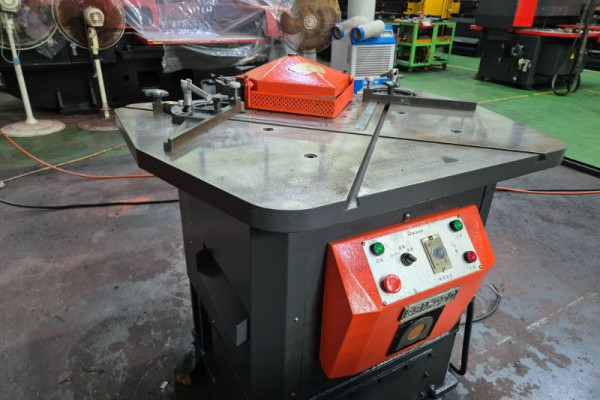 *AMADA 투코너샤CSW-220