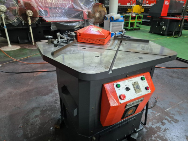 *AMADA 투코너샤CSW-220